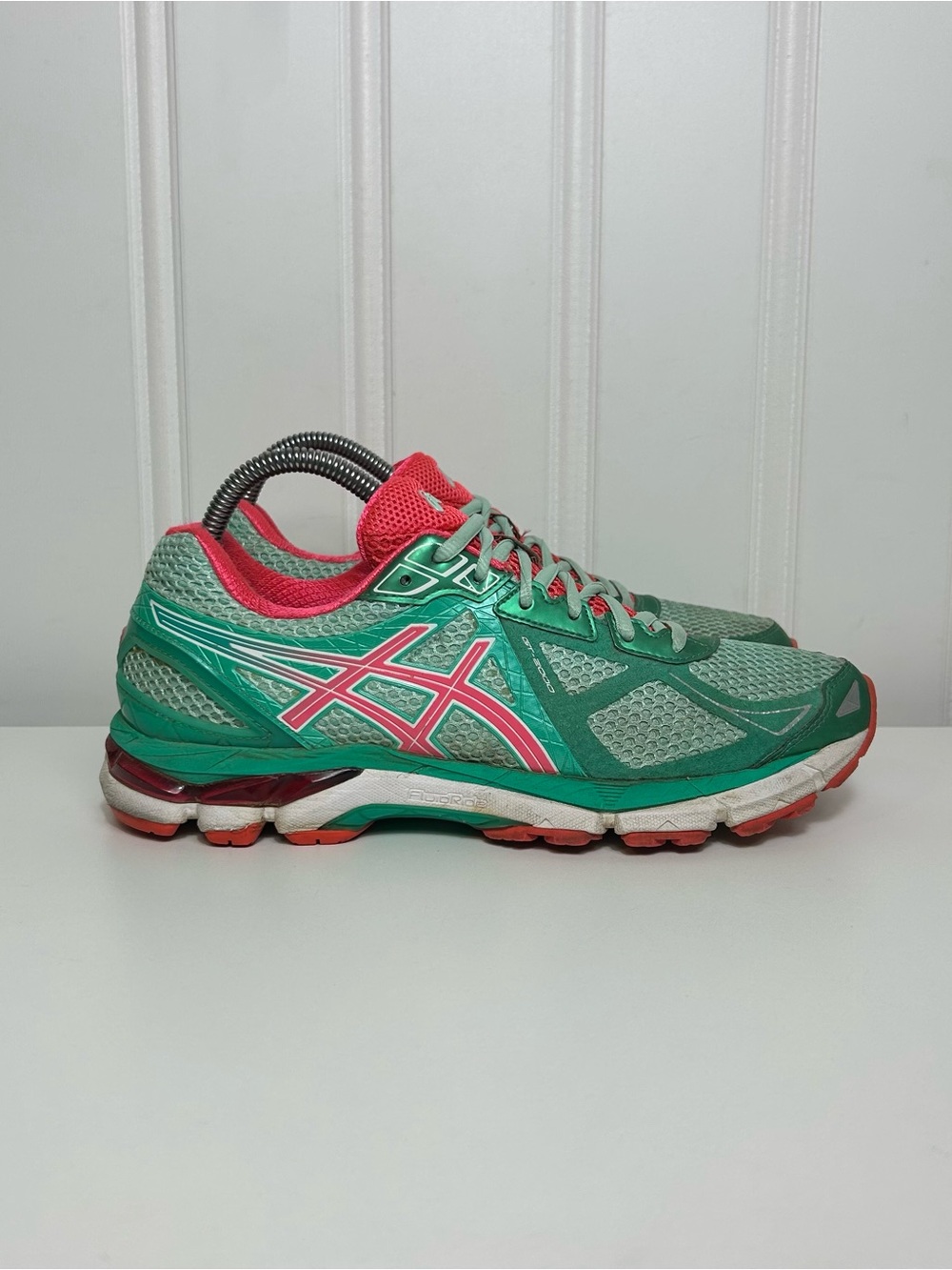 ASICS gt 2000 Teal and Coral Running Shoes green pink white women’s 9